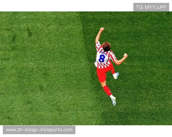 希门尼斯带球倒在禁区引争议奥利弗示意起身比赛继续